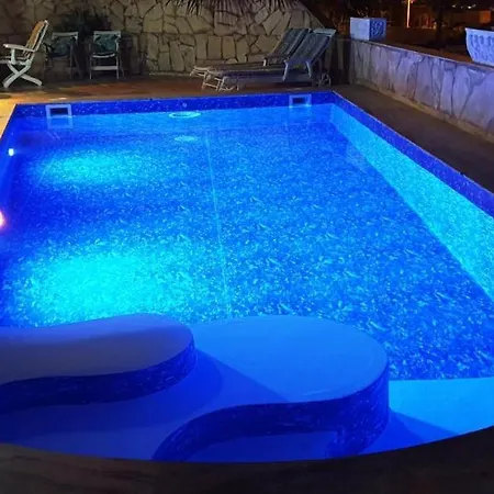 Vakantiehuis Sunny House With Private Pool And Sea View