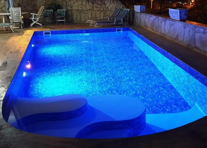 펜션 Sunny House With Private Pool And Sea View