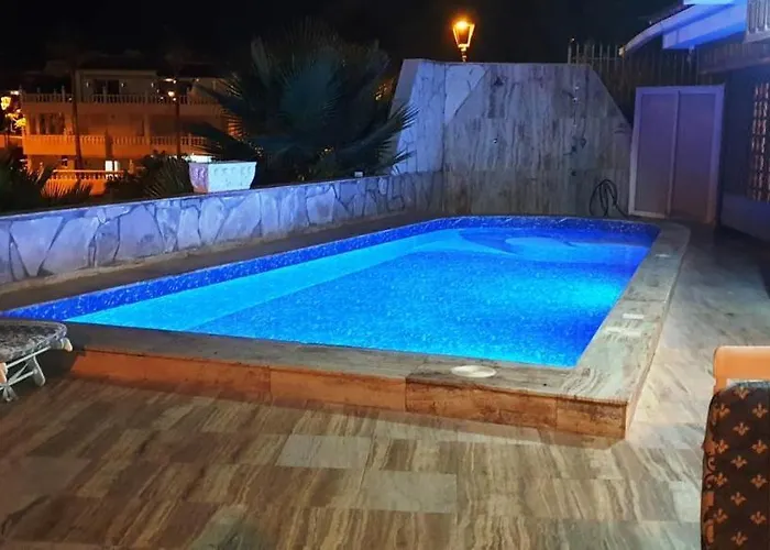 펜션 Sunny House With Private Pool And Sea View