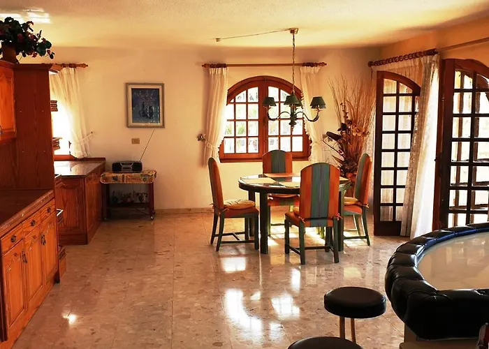 펜션 Sunny House With Private Pool And Sea View *