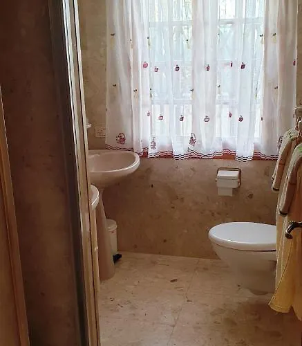 펜션 Sunny House With Private Pool And Sea View *